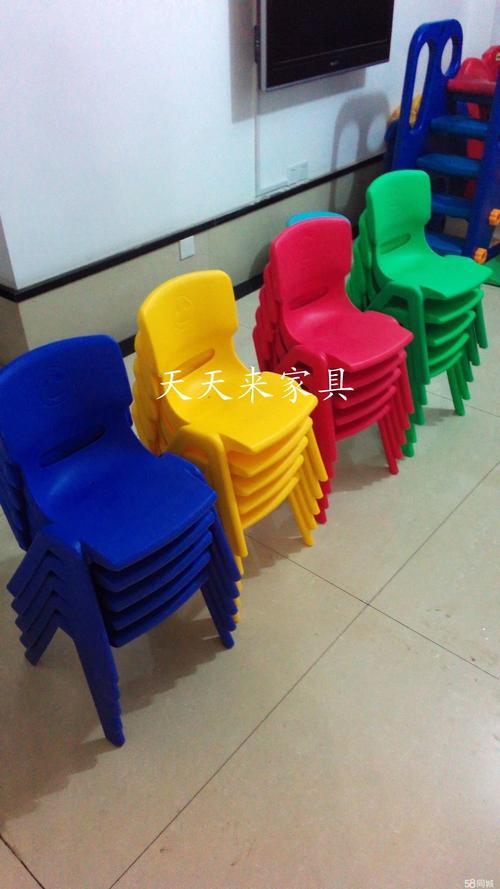 北京批发零售 儿童床 中小学生可升高低课桌椅 幼儿园桌椅 白板